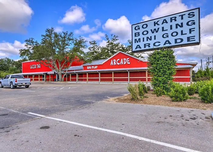Sunny Beachfront Biloxi Condo W/ Resort Amenities!